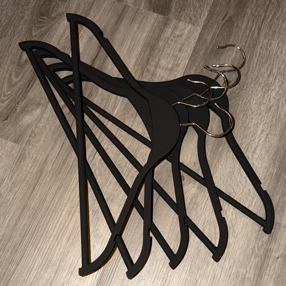 5 pieces Elegant Black Hangers Set